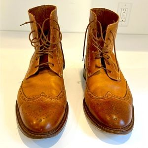 DSW private label Mens Wingtip Boots in Italian Tan. Size 9.5. Made in Italy.